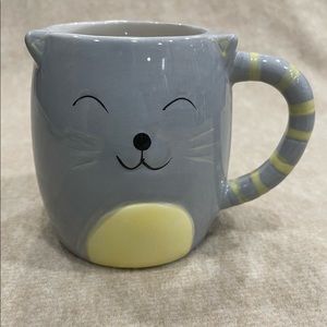 Kitten Kitty Cat Design Coffee Cup / Mug NWOT
12 Ounce 
4.35” Tall
Gray & Yellow